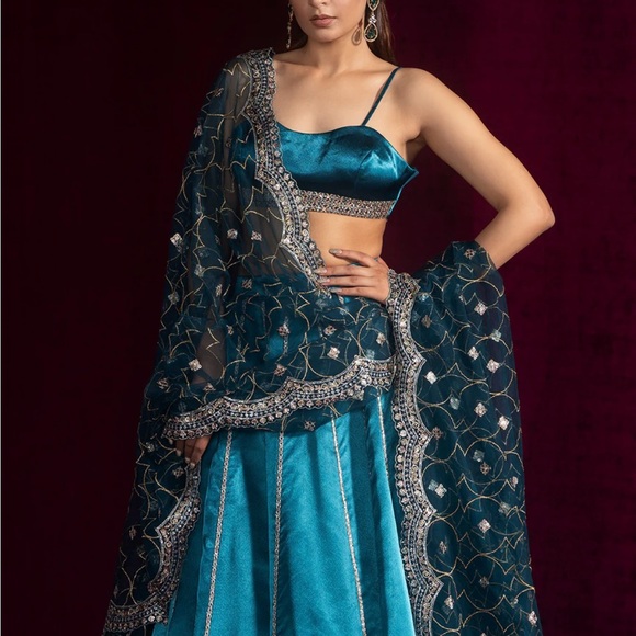 Lashkaraa - Picture 2 of 3